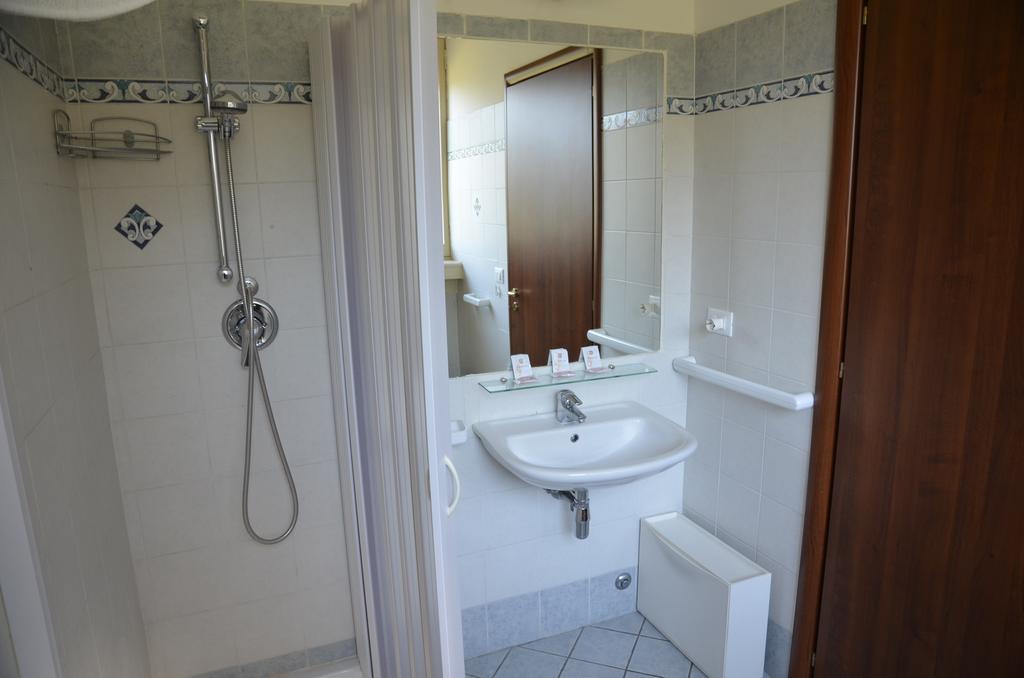 ローマ Casa Per Ferie Cardinal G. Guarino Bed & Breakfast 部屋 写真