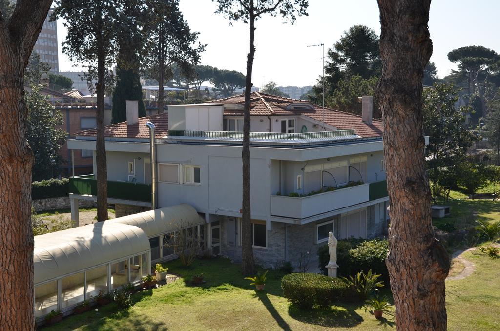 ローマ Casa Per Ferie Cardinal G. Guarino Bed & Breakfast エクステリア 写真
