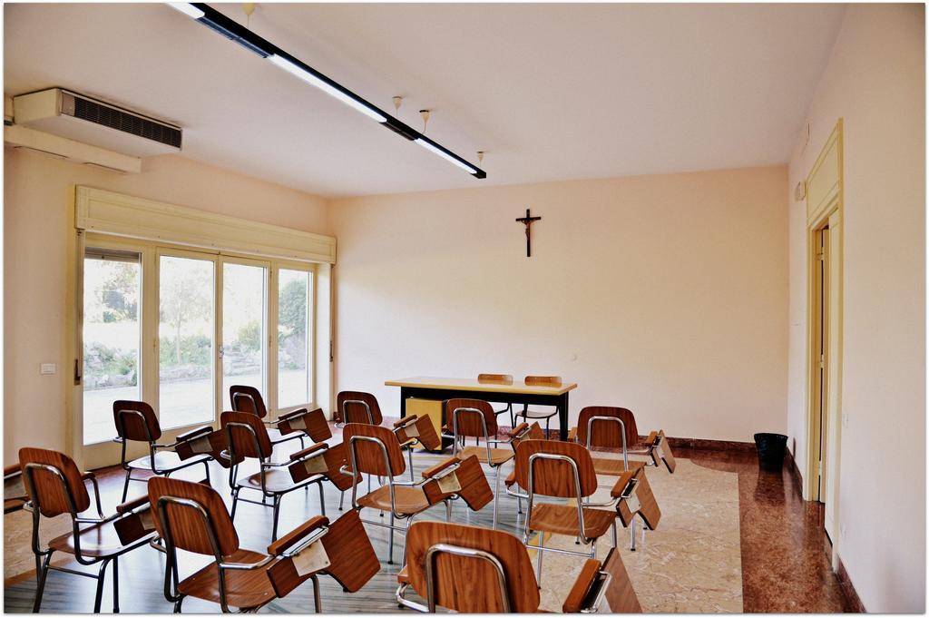 ローマ Casa Per Ferie Cardinal G. Guarino Bed & Breakfast エクステリア 写真