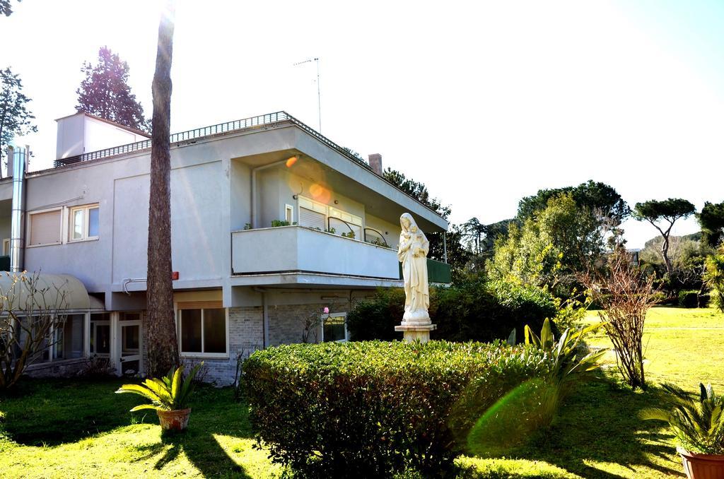 ローマ Casa Per Ferie Cardinal G. Guarino Bed & Breakfast エクステリア 写真