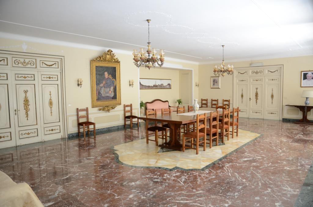 ローマ Casa Per Ferie Cardinal G. Guarino Bed & Breakfast エクステリア 写真