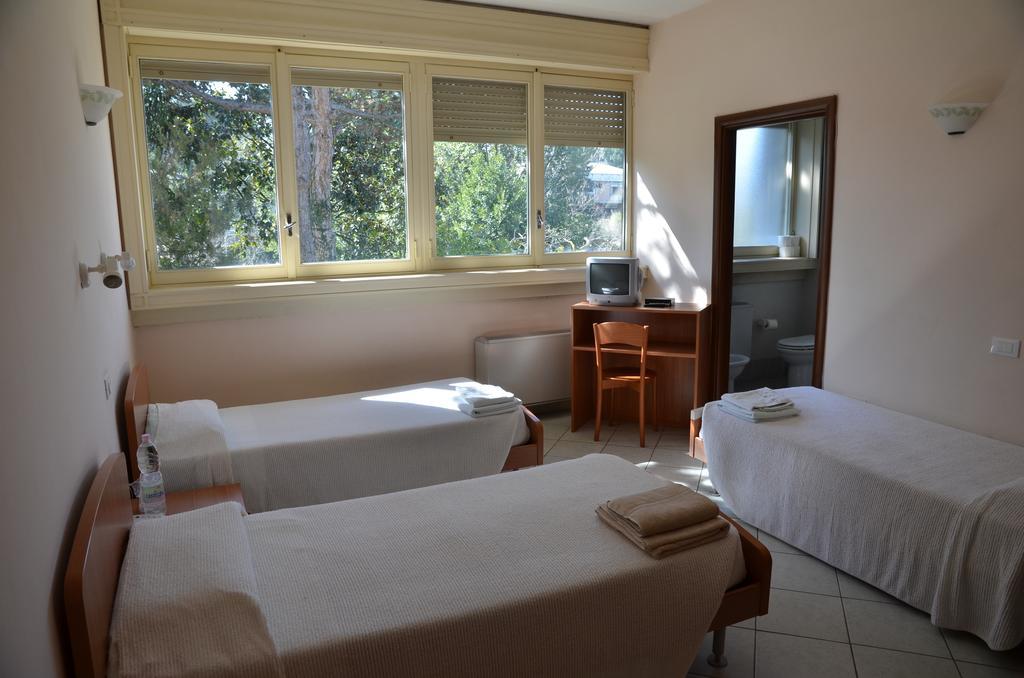 ローマ Casa Per Ferie Cardinal G. Guarino Bed & Breakfast 部屋 写真