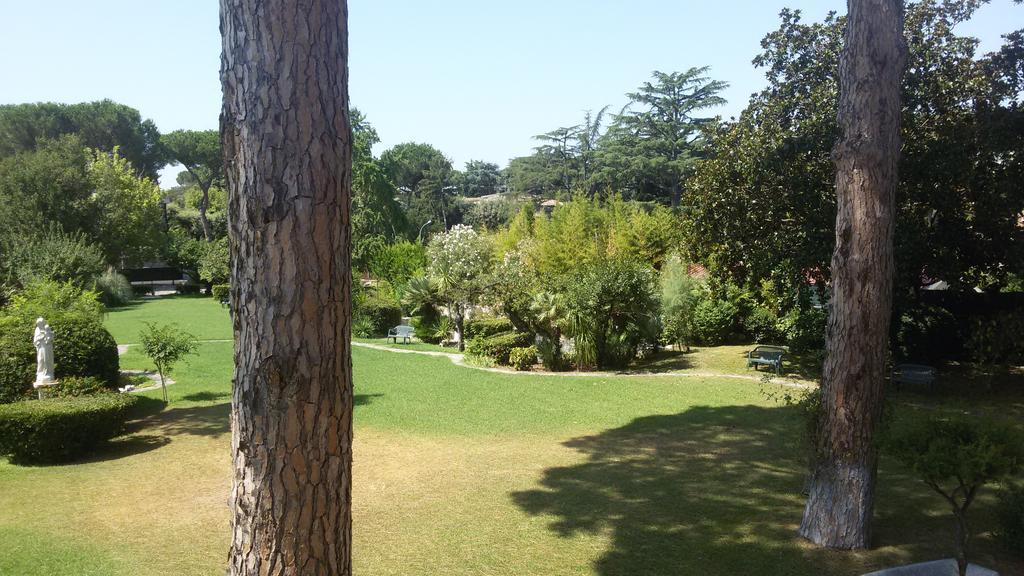 ローマ Casa Per Ferie Cardinal G. Guarino Bed & Breakfast エクステリア 写真