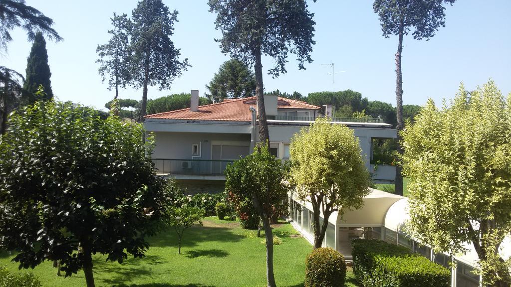 ローマ Casa Per Ferie Cardinal G. Guarino Bed & Breakfast エクステリア 写真