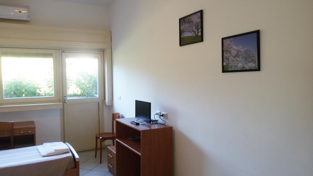 ローマ Casa Per Ferie Cardinal G. Guarino Bed & Breakfast エクステリア 写真