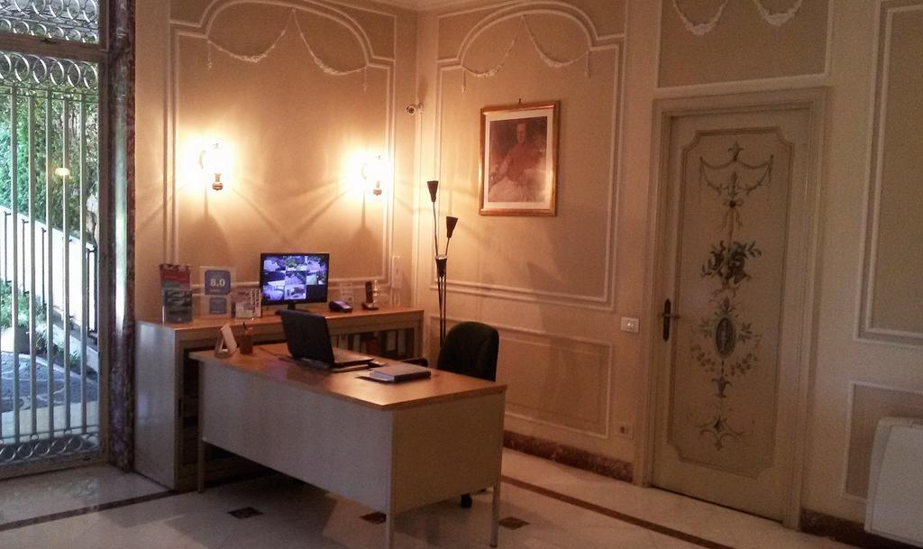 ローマ Casa Per Ferie Cardinal G. Guarino Bed & Breakfast エクステリア 写真