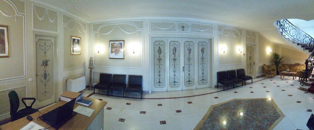 ローマ Casa Per Ferie Cardinal G. Guarino Bed & Breakfast エクステリア 写真